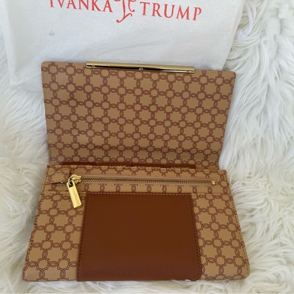 Documents clutch bag. - Picture 2 of 4